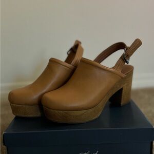 Universal Thread Tan Slingback Mules